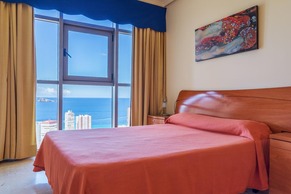 Gemelos 20 Benidorm Oda fotoğraf