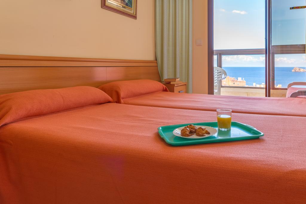 Gemelos 20 Benidorm Oda fotoğraf